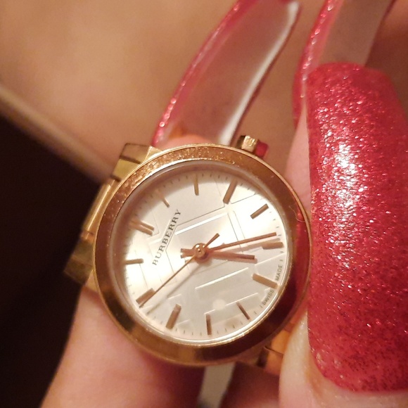 AUTHENTIC GENUINE BURBERRY ROSE GOLD WATCH ⌚️ DEPLOYMENT CLASS STAINLESS ♥️ ✨️ - Picture 6 of 7